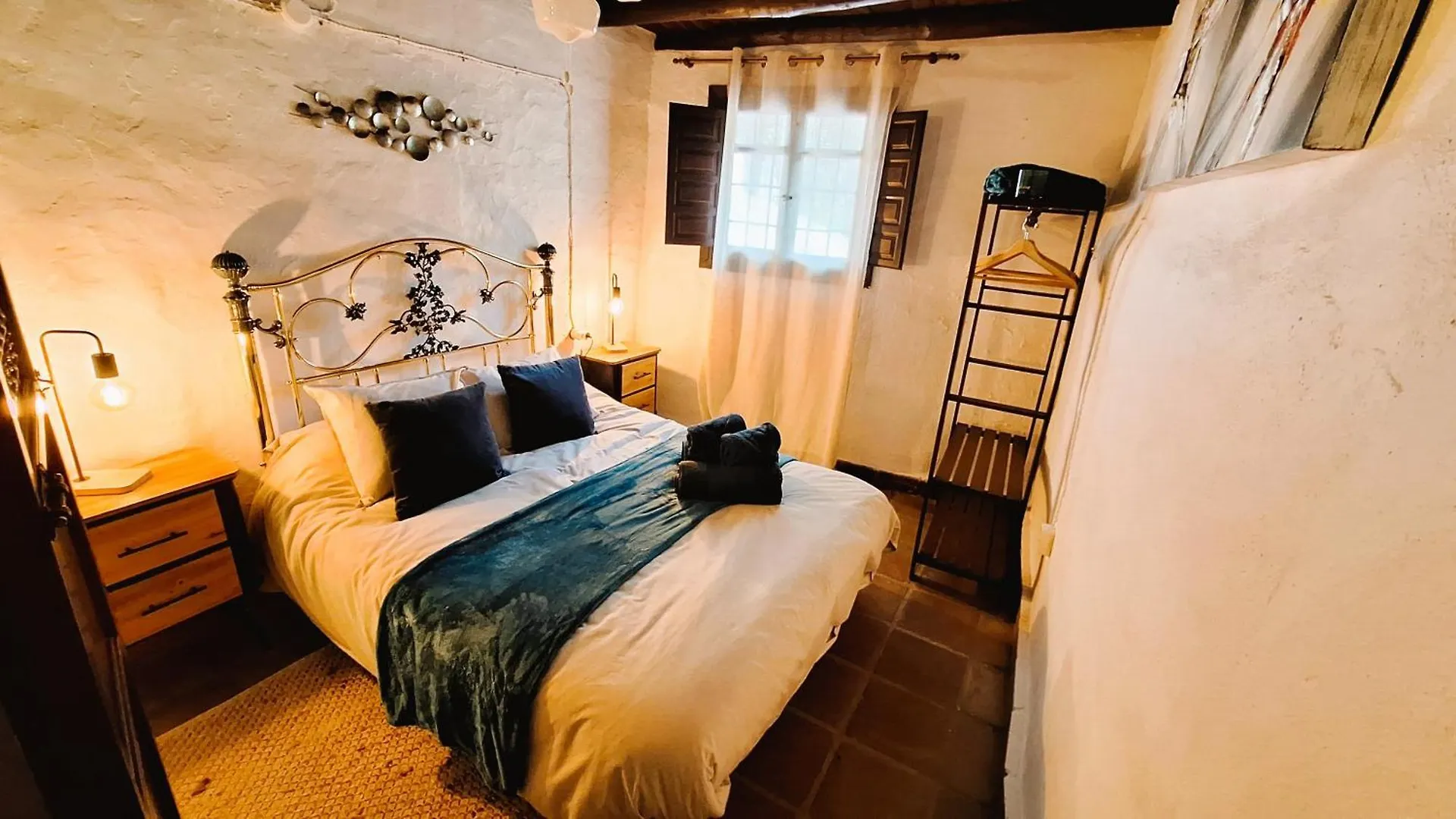Finca Los Burros Totalan Bed & Breakfast